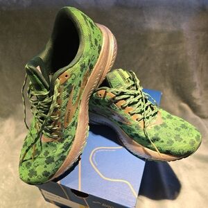 Rare Brooks Launch 6 Shamrock Shoe
